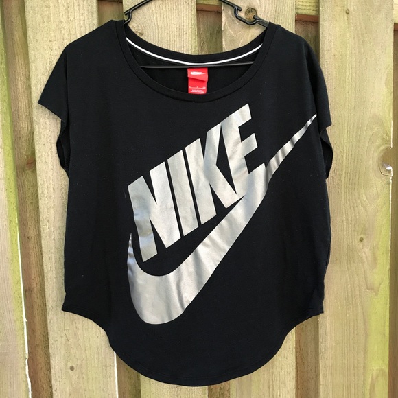 Nike Tops - Nike T-Shirt, size Small!